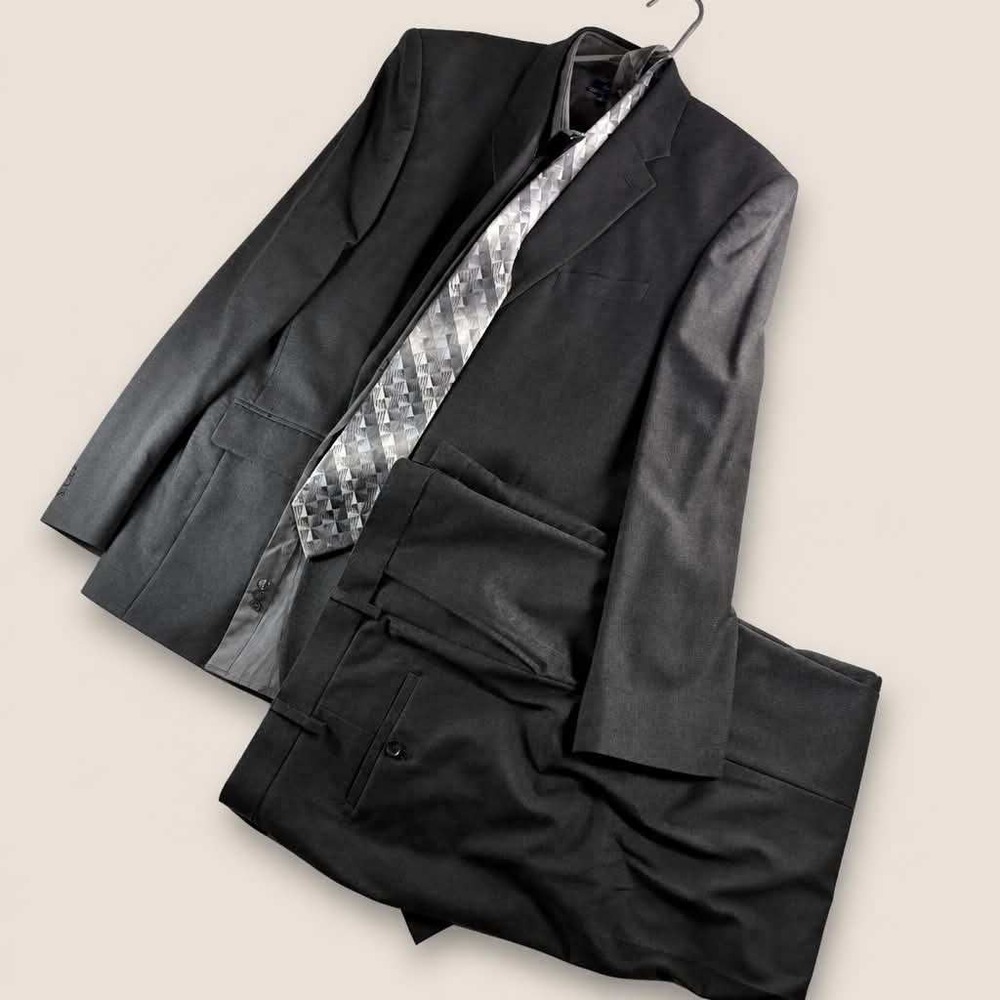 JM Haggar Mens Classic Fit 2 Piece Suit Charcoal Gray Blazer Pants and Tie Set